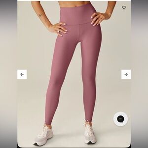 Beyond yoga caught in the midi leggings in orchid blossom heather size large
